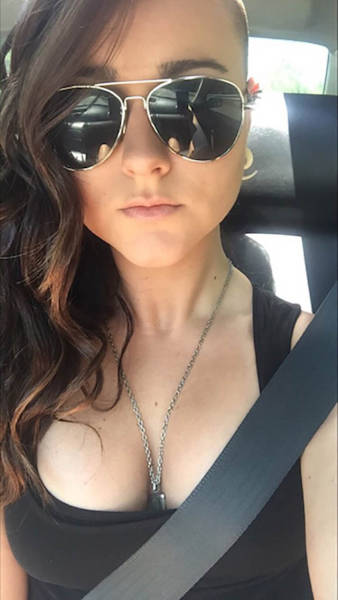 Sideboob And Underboob Need To Step Aside Because Strapboob Is Taking Over (32 pics)