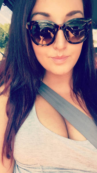 Sideboob And Underboob Need To Step Aside Because Strapboob Is Taking Over (32 pics)