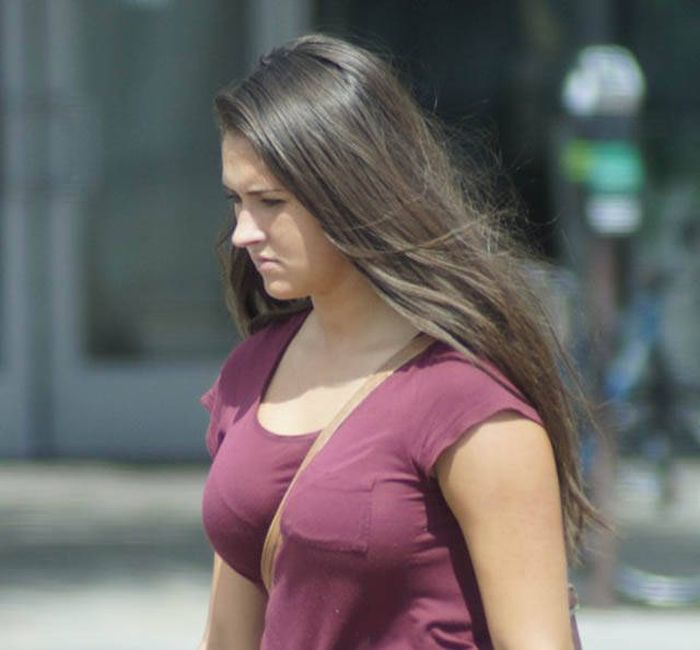 Sideboob And Underboob Need To Step Aside Because Strapboob Is Taking Over (32 pics)