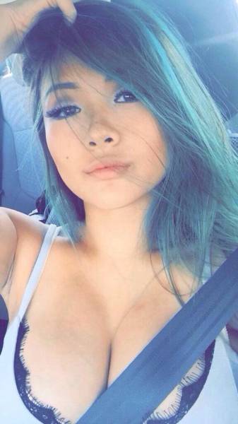 Sideboob And Underboob Need To Step Aside Because Strapboob Is Taking Over (32 pics)