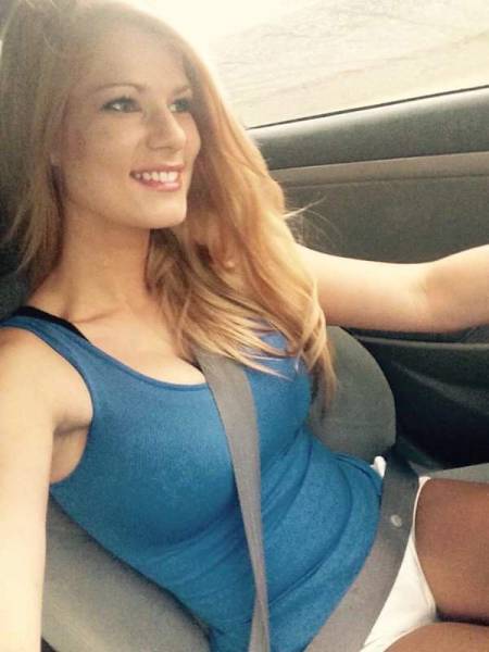 Sideboob And Underboob Need To Step Aside Because Strapboob Is Taking Over (32 pics)