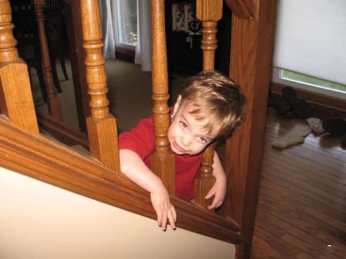 Kids Are Really Good At Getting Stuck In Awkward Spots (40 pics)