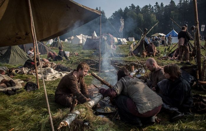 Fans Gather In The Czech Republic To Reenact A Battle From The Hobbit (21 pics)