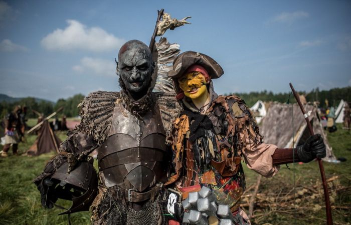 Fans Gather In The Czech Republic To Reenact A Battle From The Hobbit (21 pics)