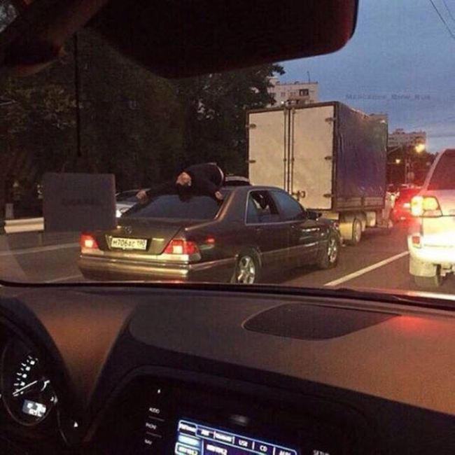 Many Strange And Surprising Things Can Happen Out On The Road (39 pics)