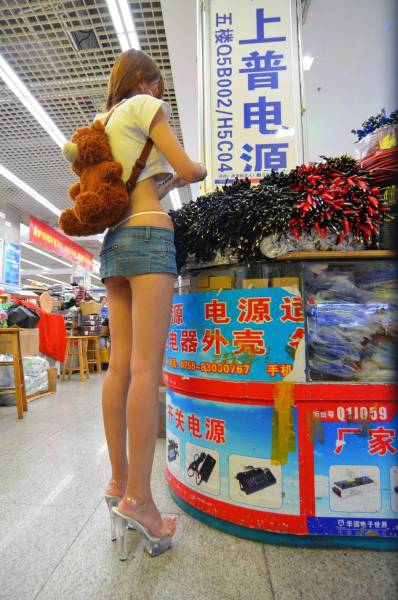 Chinese Woman Lands Modeling Jobs By Walking Around Half Naked (27 pics)