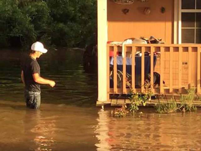 Father And Son Save Animals From Flooded Texas Homes (9 pics)