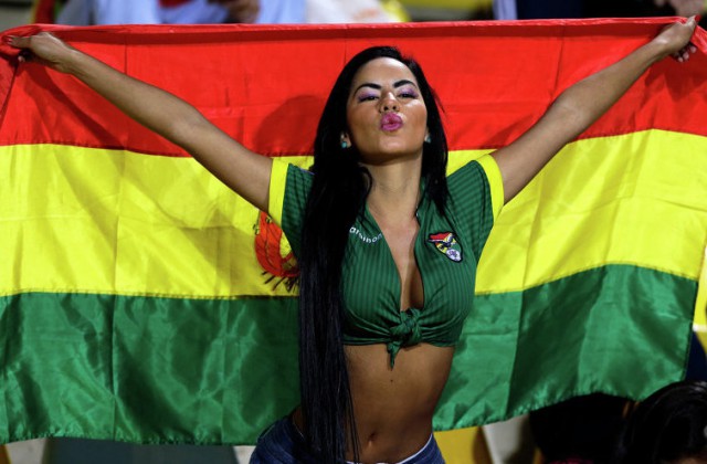 It's Always Hot When Sexy Soccer Fans Cheer For Their Favorite Team (22 pics)