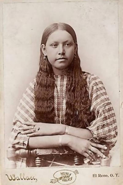Incredible Portraits Of Native American Girls From The 1800s (36 pics)