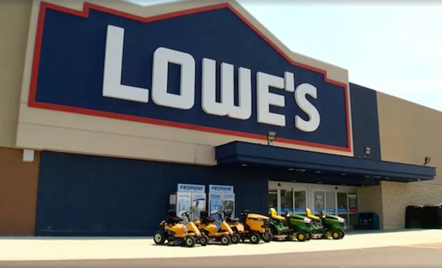 Lowes In Canada Hires Man And Service Dog As Package Deal (8 pics + 1 gif)