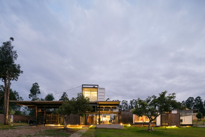 Awesome Looking Pictures From A Cargo Container House In Ecuador (25 pics)