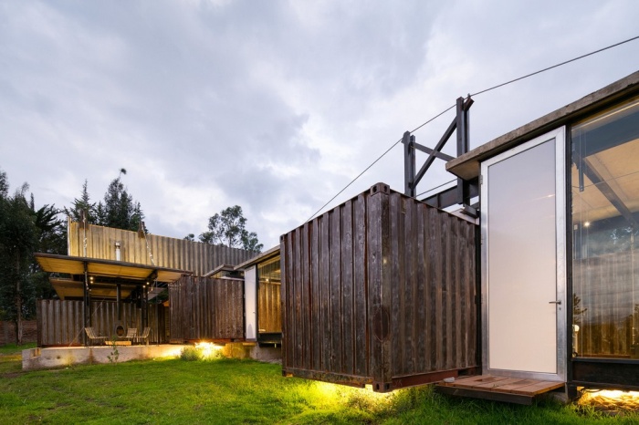 Awesome Looking Pictures From A Cargo Container House In Ecuador (25 pics)