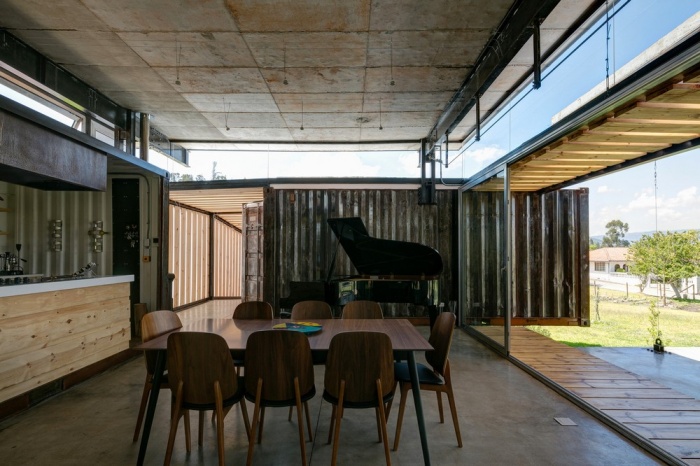 Awesome Looking Pictures From A Cargo Container House In Ecuador (25 pics)