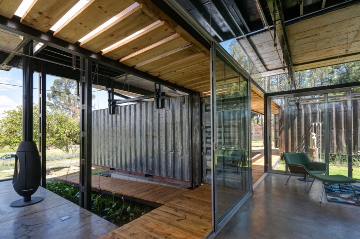 Awesome Looking Pictures From A Cargo Container House In Ecuador (25 pics)