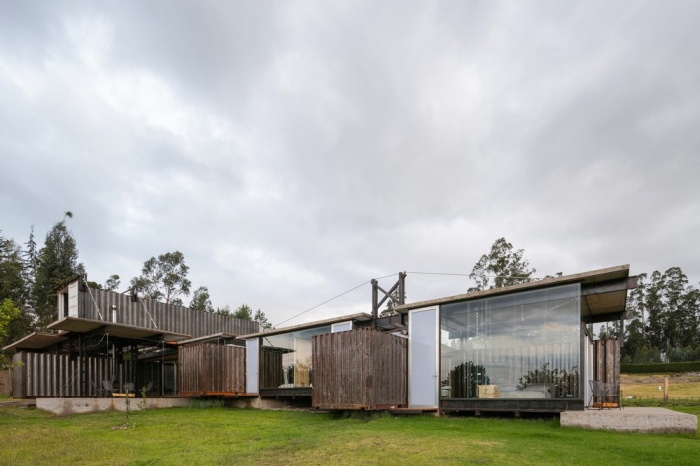 Awesome Looking Pictures From A Cargo Container House In Ecuador (25 pics)