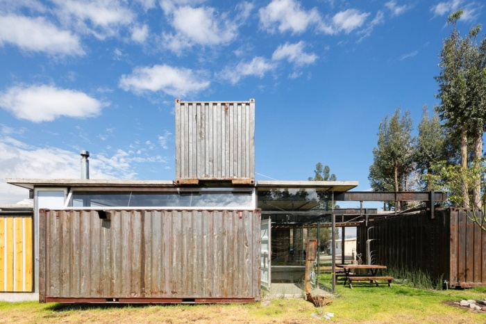 Awesome Looking Pictures From A Cargo Container House In Ecuador (25 pics)