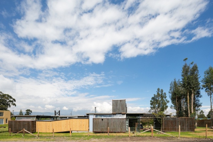 Awesome Looking Pictures From A Cargo Container House In Ecuador (25 pics)