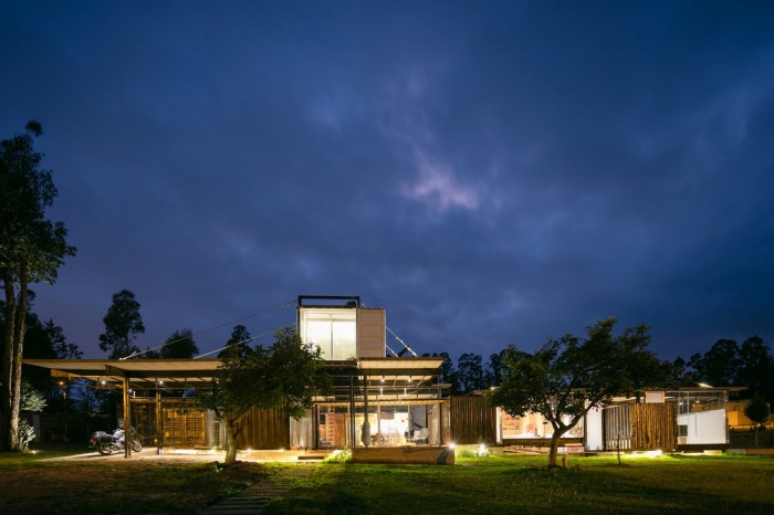 Awesome Looking Pictures From A Cargo Container House In Ecuador (25 pics)