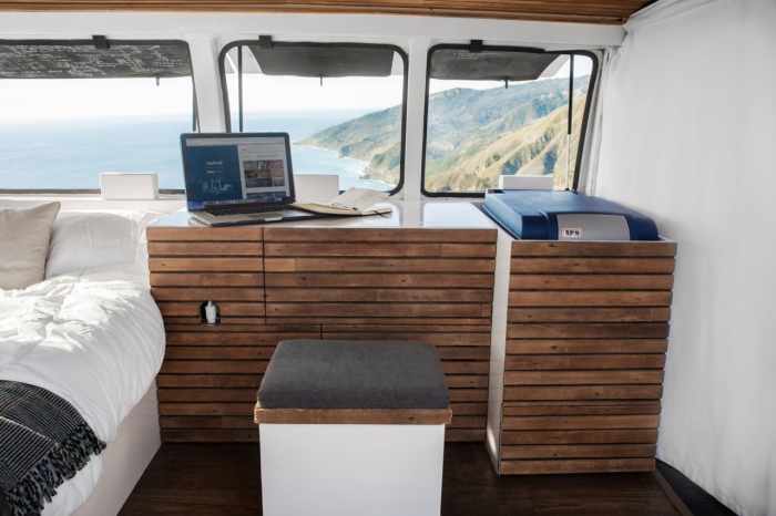 How To Turn An Old Van Into An Office On Wheels (15 pics)