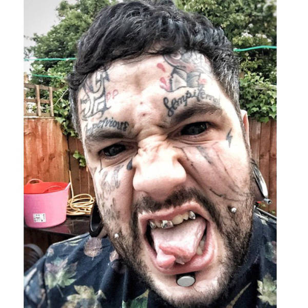 People Who Made Extreme Modifications To Their Own Bodies (46 pics)