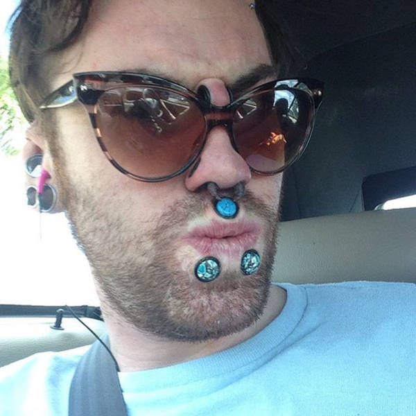 People Who Made Extreme Modifications To Their Own Bodies (46 pics)