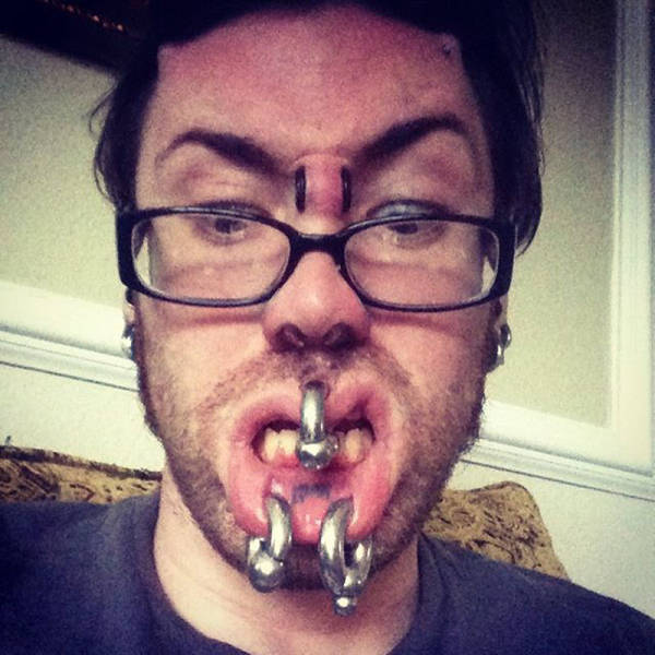 People Who Made Extreme Modifications To Their Own Bodies (46 pics)