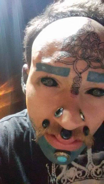 People Who Made Extreme Modifications To Their Own Bodies (46 pics)