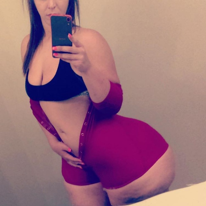 Girl Shows Off Her 70 Inch Butt On Instagram (10 pics)