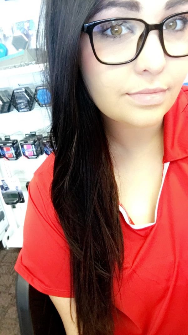 What Hot Women Like To Do When They Get Bored At Work (34 