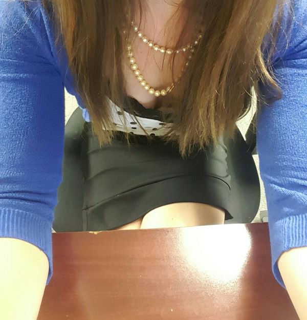 What Hot Women Like To Do When They Get Bored At Work (34 pics) .