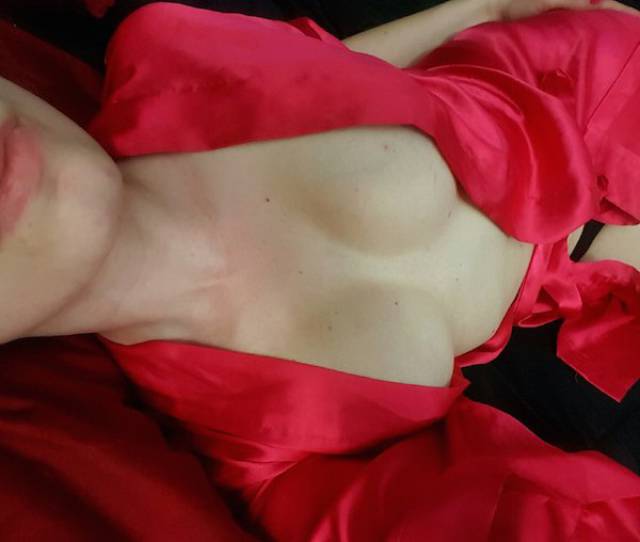 Summer Is A Good Season To Say Goodbye To Bras (29 pics)