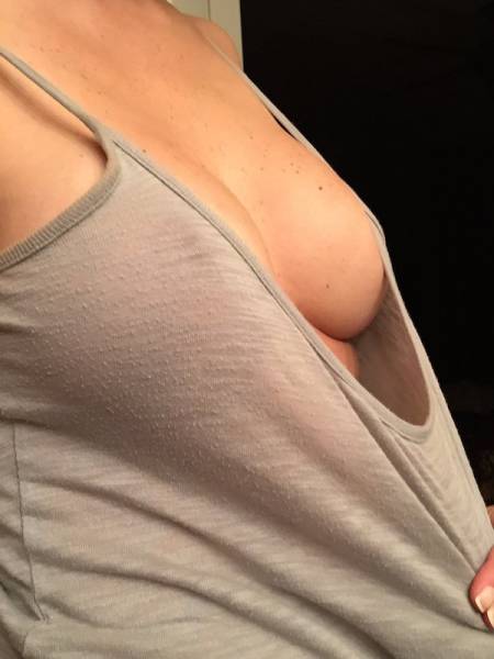 Summer Is A Good Season To Say Goodbye To Bras (29 pics)