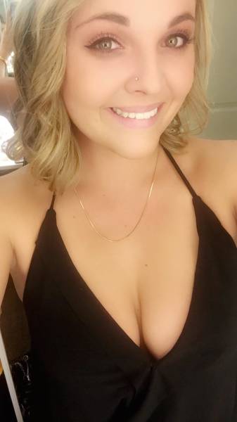 Summer Is A Good Season To Say Goodbye To Bras (29 pics)