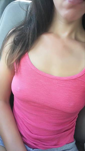 Summer Is A Good Season To Say Goodbye To Bras (29 pics)