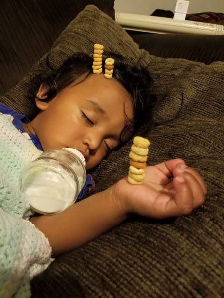 Fathers Enter Their Babies Into The Cheerios Stacking Challenge (22 pics)