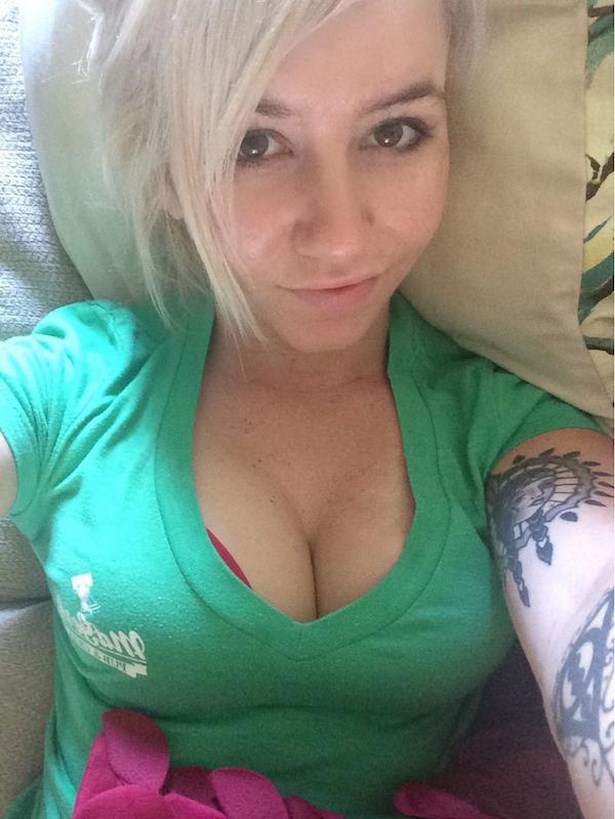 Hot Girls Show Off Their Wild Side With Sexy Selfies Pics