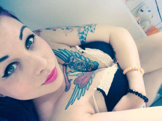 Sexy Girls With Tattoos Are A Work Of Art (30 pics)