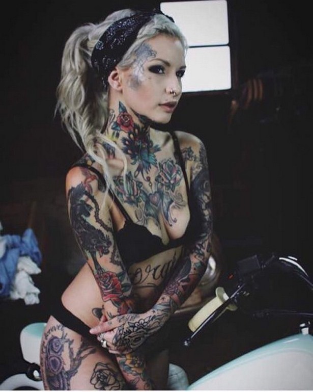 Sexy Girls With Tattoos Are A Work Of Art (30 pics)