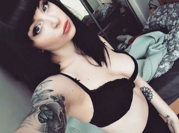 Sexy Girls With Tattoos Are A Work Of Art (30 pics)