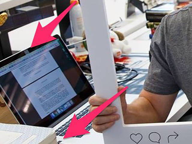 Somebody Noticed Something Peculiar In This Photo Of Mark Zuckerberg (3 pics)