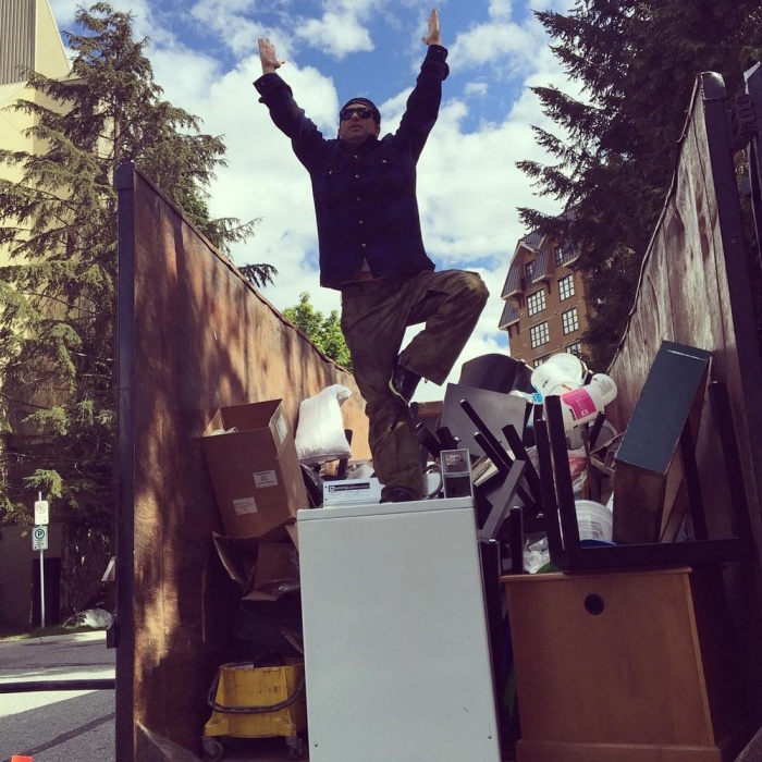 Traveling Man Embraces His Passion For Garbage Yoga (15 pics)