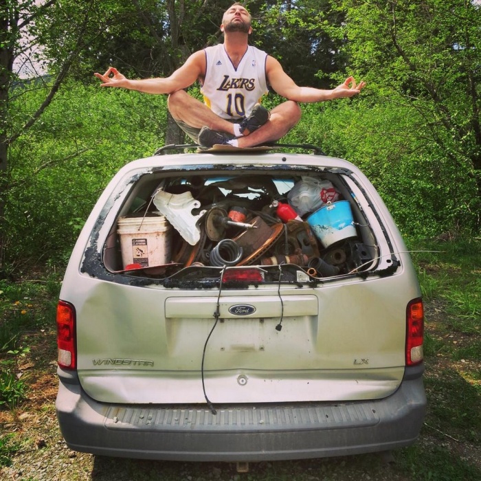 Traveling Man Embraces His Passion For Garbage Yoga (15 pics)