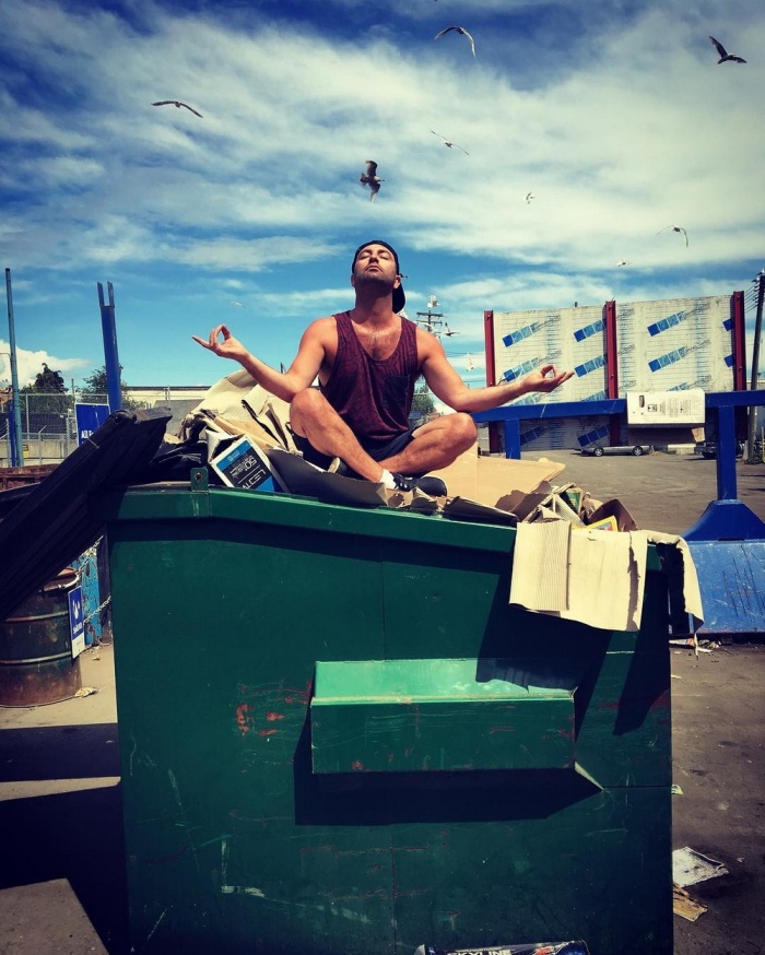 Traveling Man Embraces His Passion For Garbage Yoga (15 pics)