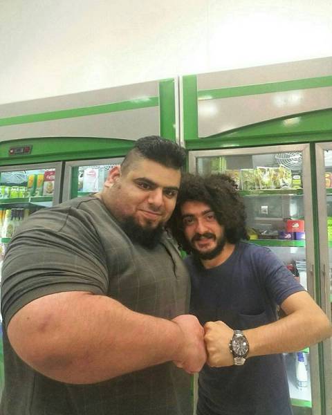 This Iranian Man Is A Real Life Hulk (16 pics)