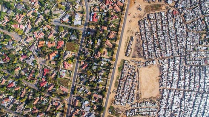 The Lines That Separate The Rich And Poor Sections Of Africa's Cape Town (11 pics)