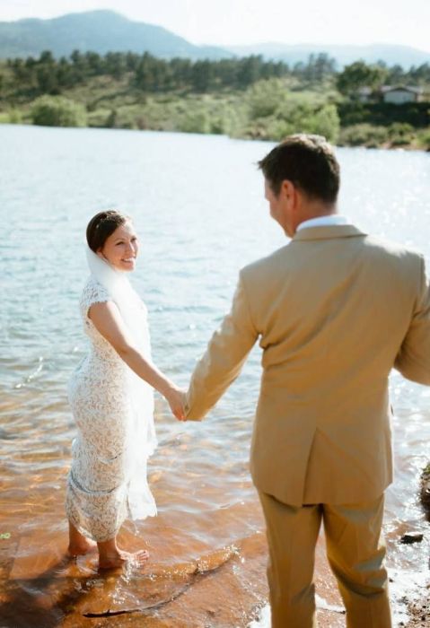 Wedding Photo Shoot Goes Wrong After A Snake Makes A Surprise Appearance (10 pics)