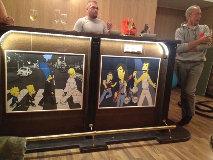 Awesome DIY Bar Pays Tribute To The Simpsons (14 pics)