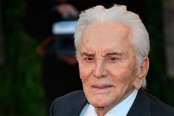 Kirk Douglas Is One Of The Last Surviving Stars From Hollywood's Golden Age (4 pics)