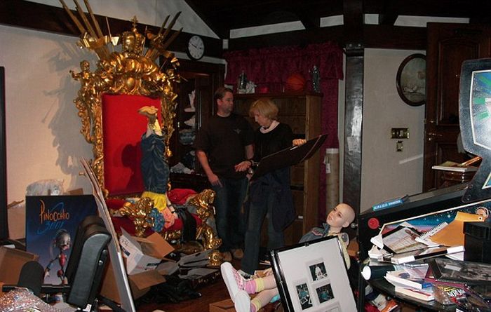 Michael Jackson Had A Massive Mannequin Collection At Neverland Ranch (11 pics)