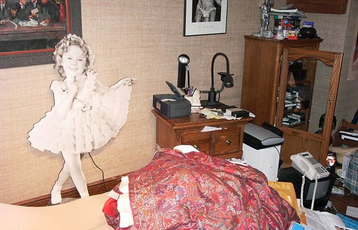 Michael Jackson Had A Massive Mannequin Collection At Neverland Ranch (11 pics)